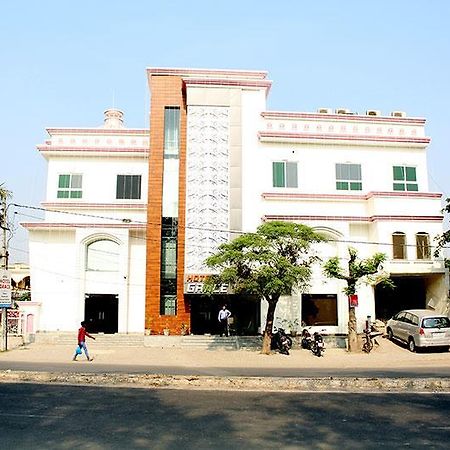 Grace Hotel Karnāl Dış mekan fotoğraf