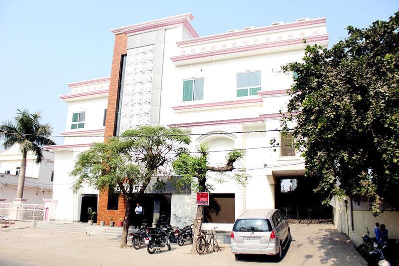 Grace Hotel Karnāl Dış mekan fotoğraf